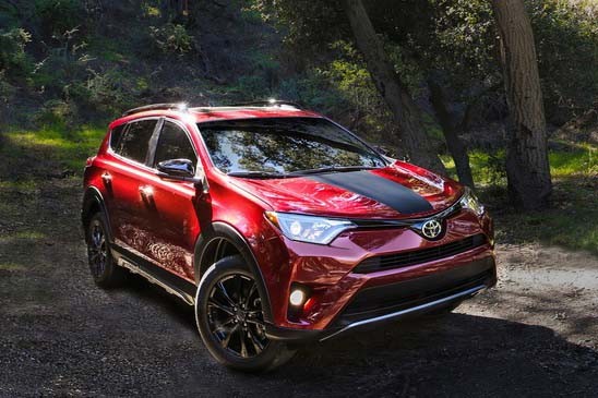 Tại triển lãm ôtô Chicago Auto Show 2017 diễn ra vào tháng 2 vừa qua, hãng xe ôtô Toyota đã trình làng chiếc crossover hầm hố nhất từ trước đến nay - đó là  Toyota RAV4 Adventure 2018. Tuy nhiên trước khi được bán ra trong tháng 9/2017 này tại thị trường ôtô Mỹ, hãng xe hơi Nhật Bản đã chính thức công bố giá bán cho phiên bản “off road” này.